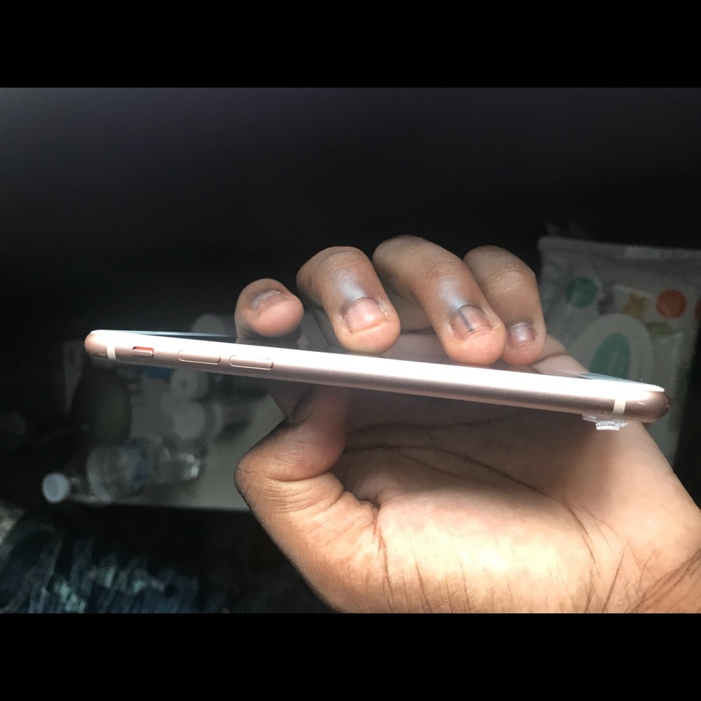 iPhone 8 - Picture 8 of 8